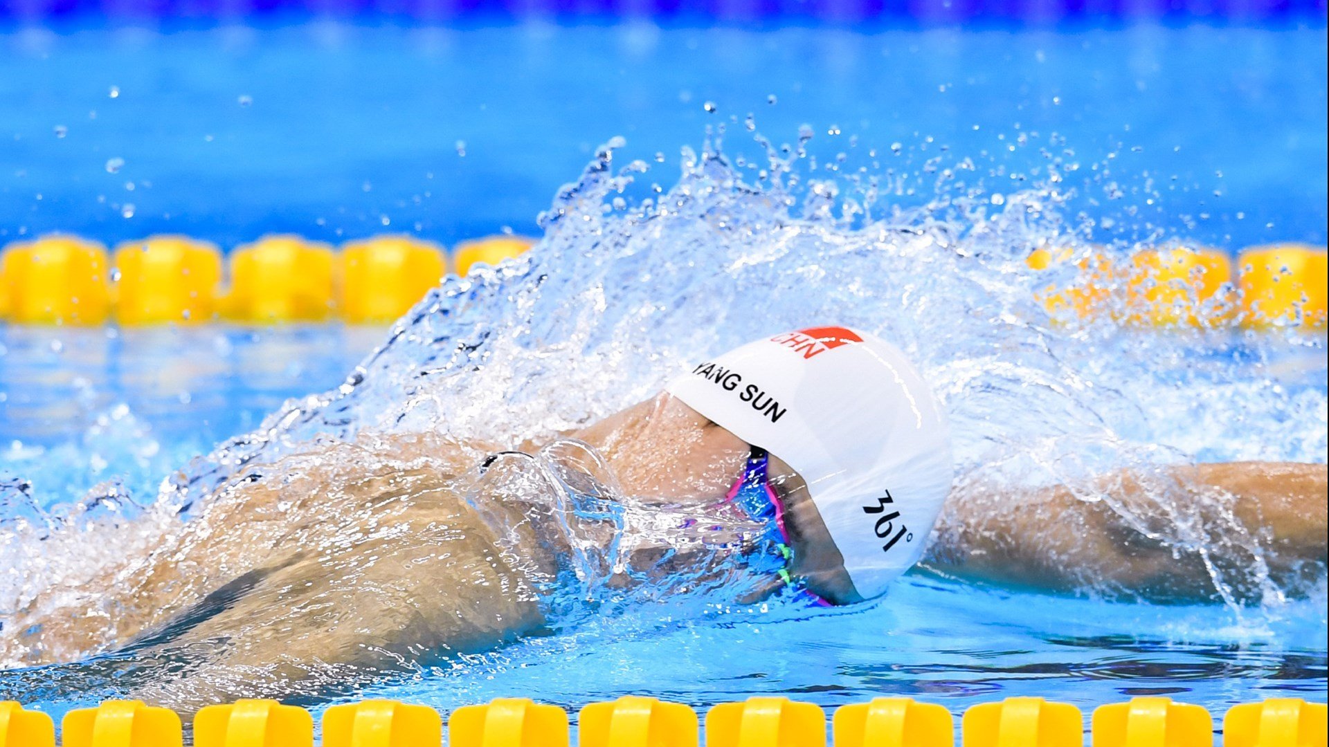 kering.com-_健身挑战赛：一站式解决运动难题_，健身挑战图片